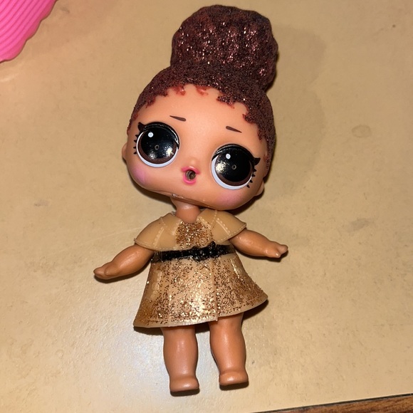 Selling bundle of USED L.O.L surprise dolls, accessories, furniture, and more! - Picture 3 of 15